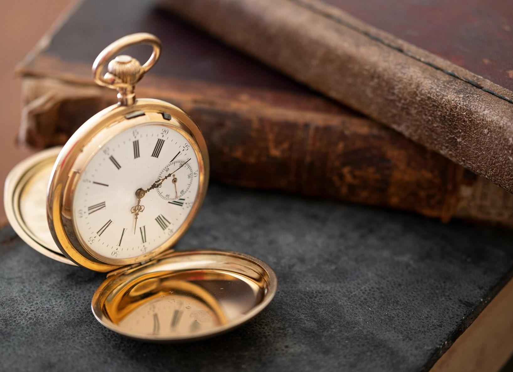 Банк повысил ставку по кредиту и потребовал с женщины в 2 раза больше денег.</p>
<p>Суды сказали - так и надо!