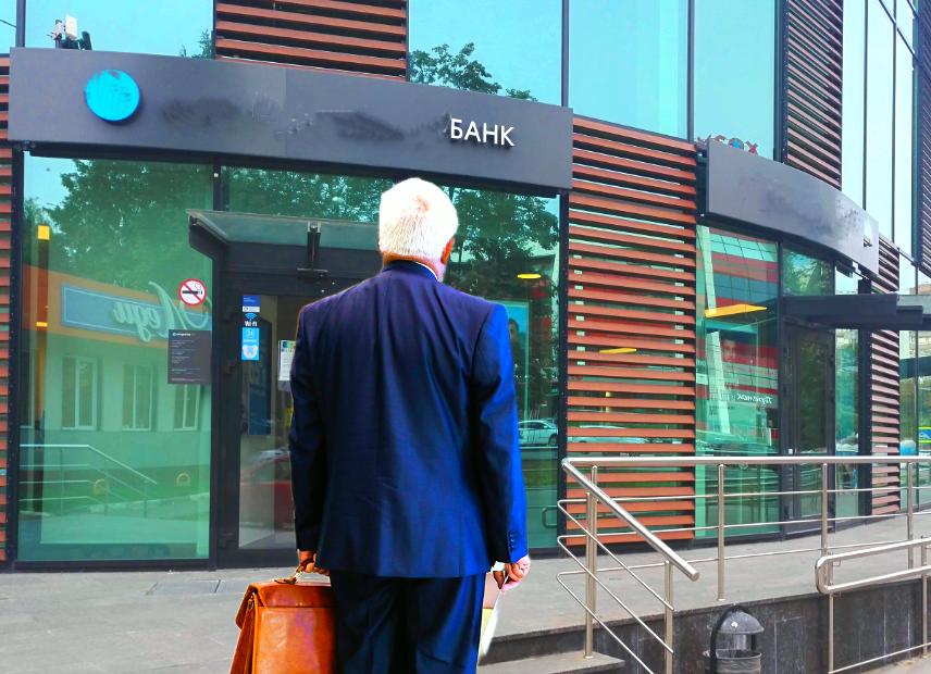 У мужчины с вклада пропало 5 млн рублей. Он потребовал через суд уже 21 млн рублей!