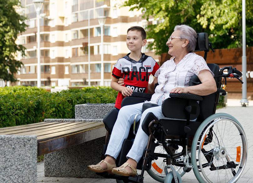 Закон по уходу за пожилыми людьми изменился в 2025 году - деньги отдадут иждивенцам