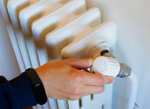 За отопление выставили огромный счет, хотя в квартире теплее не стало: что делать собственнику