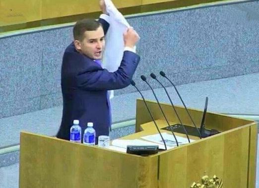 В Госдуме хотят запретить приказное взыскание долгов для коллекторов и МФО