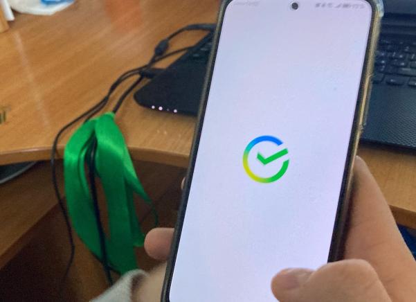 Мошенники стали сами отправлять деньги. Что делать, если на ваш счёт неожиданно поступили чужие средства?