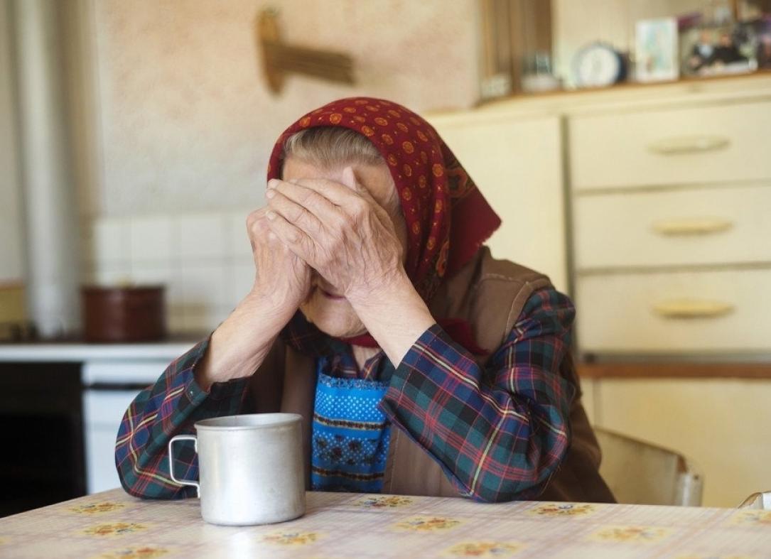 Бабушке поступили деньги от незнакомца, она их вернула отправителю - в результате должником по кредиту. Судья сказала - сама виновата!