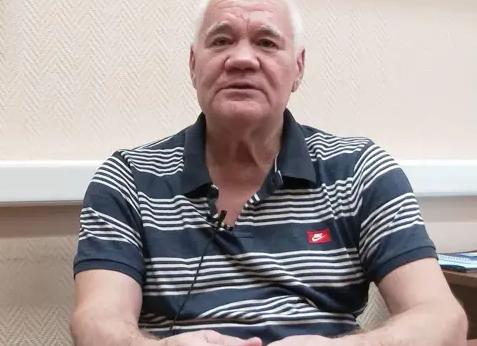 Здесь сидят сотрудники ФСБ и следственных отделов, тщательно следящие за вашими действиями